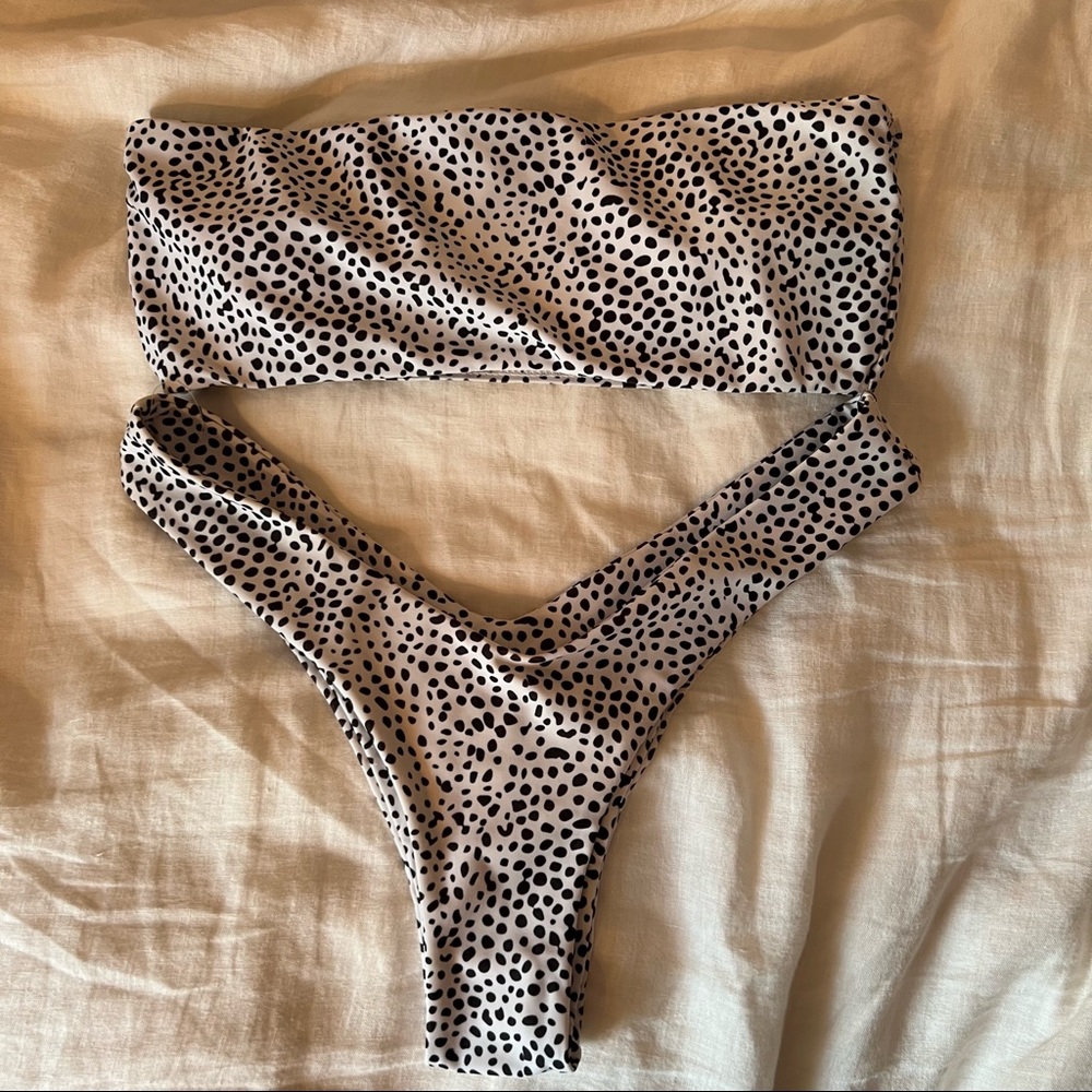 WHITE & BLACK POLKA DOT BIKINI SET. Strapless bandeau top & very cheeky bottoms.